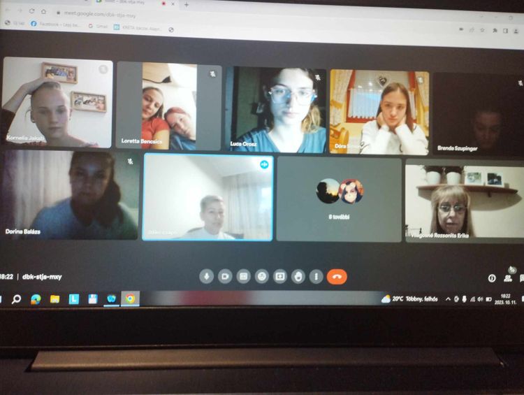 Újabb online riport a pedagógiai gyakorlat órán 💙