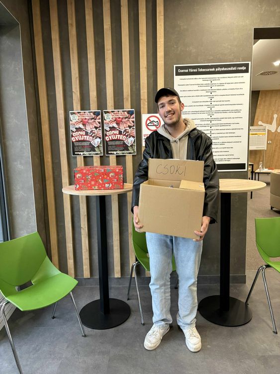 "Segíts te is egy tábla csokival"🍫💙 