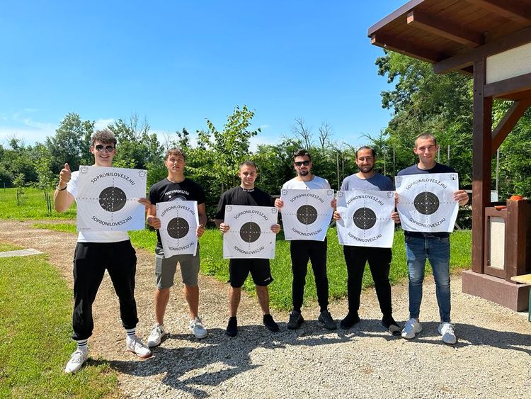 Babóti Sportlőtéren a hunyadis diákok 💙