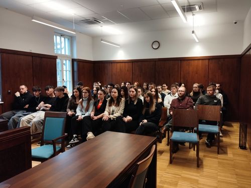 Járásbíróságon jártak a Hunyadisok