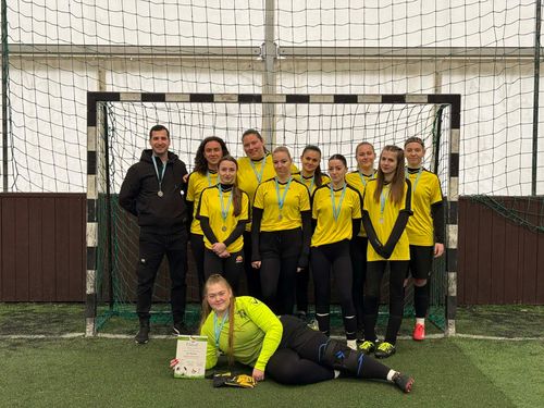 Iskolánk lány labdarúgó csapata az őszi és tavaszi forduló összesített eredménye alapján 2. helyen végzett a Fair Play Kupán👏