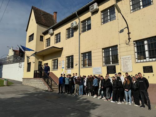 A Sopronkőhidai Fegyház és Börtönbe látogattak a 10.A osztályos rendészetis tanulóink
