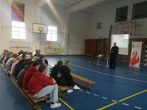 Iskolai közösségi szolgálat a Hunyadiban💙🚒